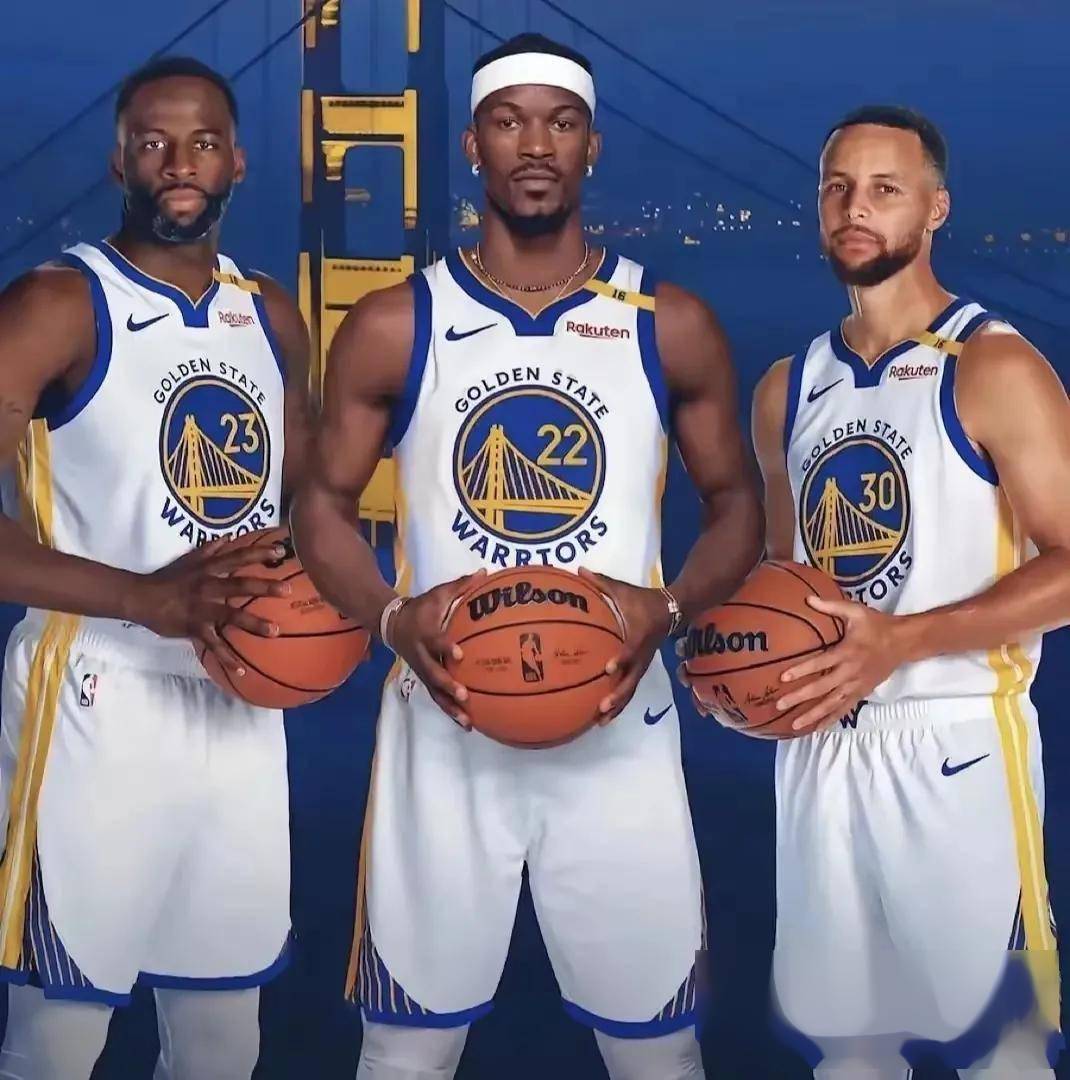 记者：拜仁计划签下17岁厄瓜多尔中卫奥拉亚，并准备将其外租（记者：拜仁拟引进17岁厄瓜多尔中卫奥拉亚，计划签约后外租）