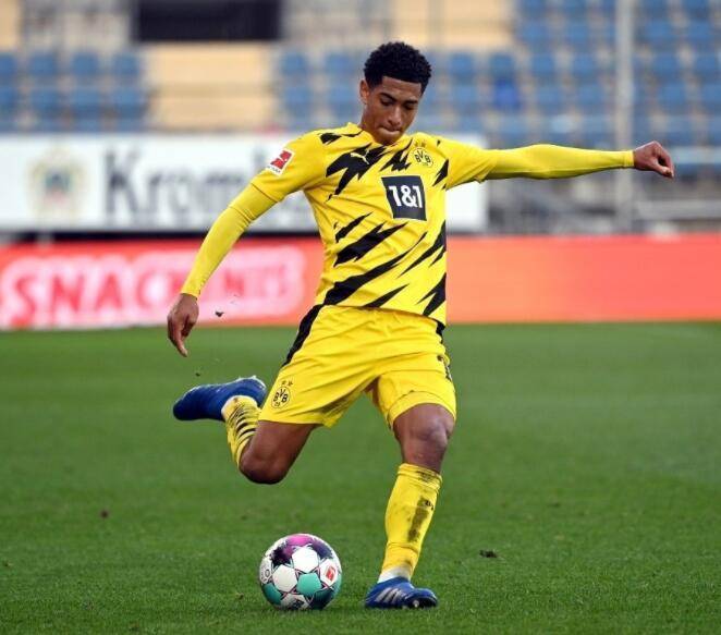 球队攻守转换加速，对手难以适应（攻防转换提速，令对手难以招架）