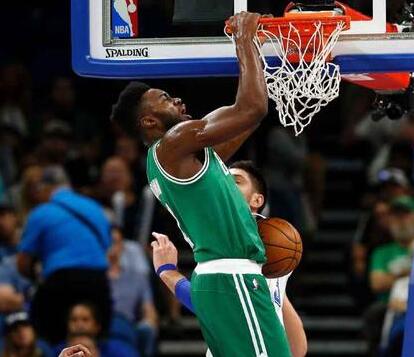 阿莫林称赞曼联定位球教练卡洛斯-费尔南德斯：他比我强得多（阿莫林盛赞曼联定位球教练卡洛斯·费尔南德斯：他远强于我）