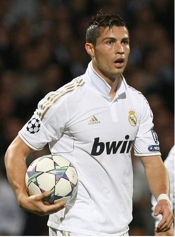 邮报：梅努希望冬窗离开曼联，有12家俱乐部对他感兴趣（邮报：梅努盼今冬离开曼联，12家球队有意引进）