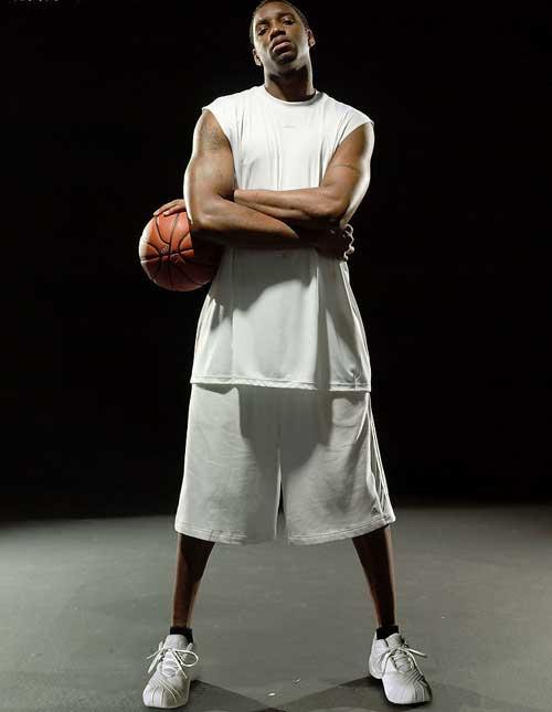 女足英联杯中发生暴力冲突，一名球员抓住对手脖子将其摔倒（女足英联杯爆发冲突：球员抓住对手颈部将其放倒）