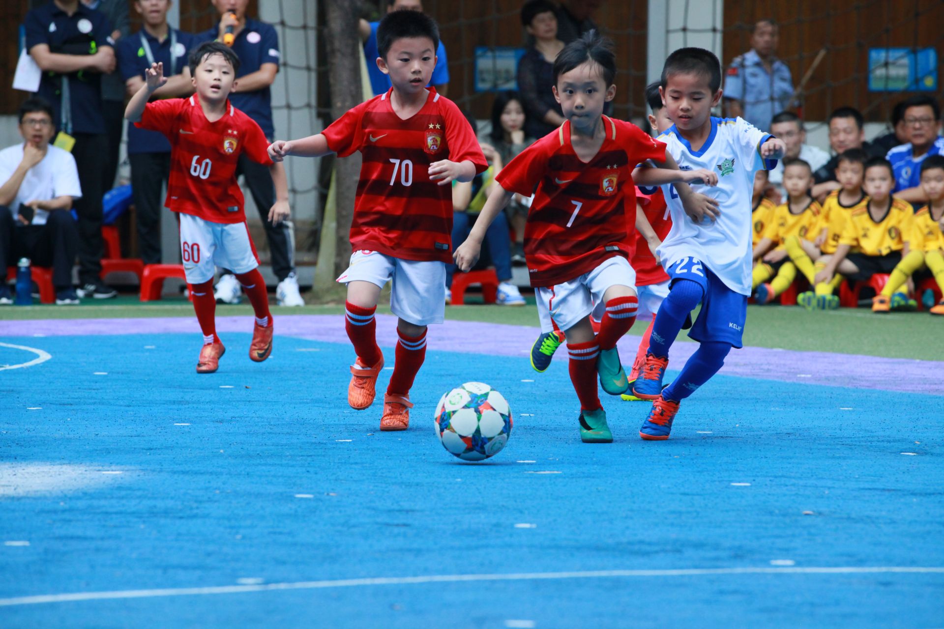 联合国难民署75周年慈善之夜在沪举行，杨扬陈露等体坛明星助阵（上海举办联合国难民署75周年慈善之夜，杨扬、陈露等体坛明星齐聚助阵）