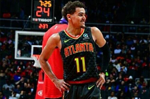 每体：法兰克福球迷有1000人无门票想混进场，被安保当时驱离（每体：约千名法兰克福球迷无票试图入场，已被安保当场驱离）