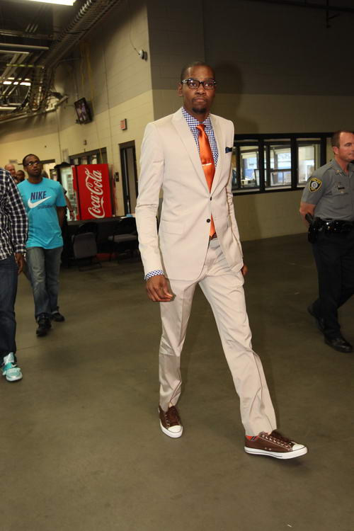 此前曾被美拒签，RMC：伊朗足协将赴美参加抽签，代表团缩减至4人（RMC称伊朗足协将赴美参加抽签，代表团缩至4人，此前曾遭美方拒签）