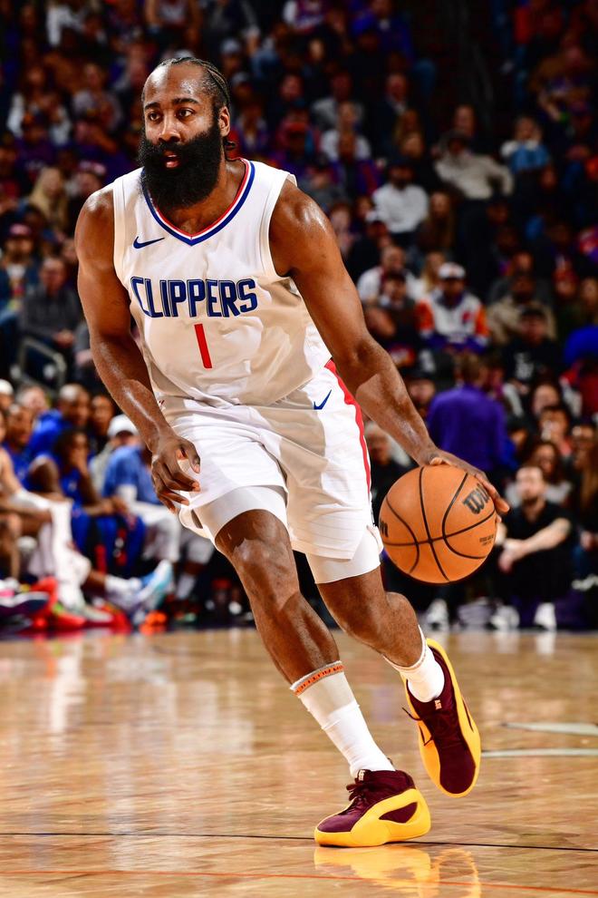 活塞主帅：很惊讶康宁汉姆没获得更多罚球，裁判对他区别对待（活塞主帅质疑判罚：惊讶康宁汉姆罚球偏少，疑遭裁判区别对待）