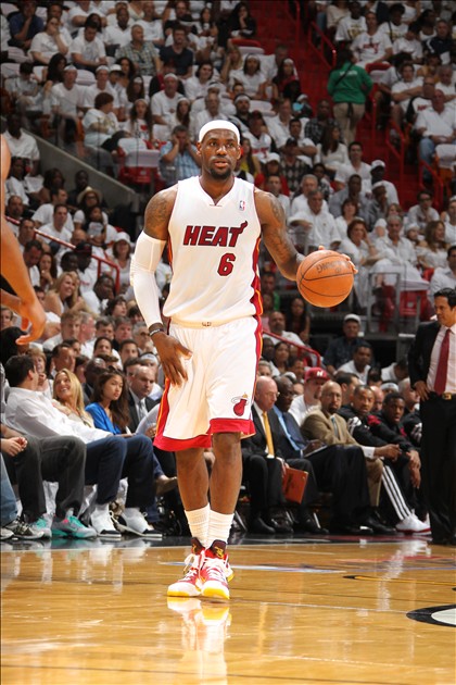 祸从口出！官方：多次争议言论，艾梅加被斯特拉斯堡队内禁赛（斯特拉斯堡官宣：艾梅加因多次争议言论被队内停赛）