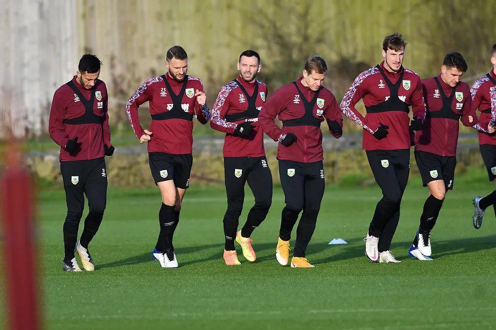 出战4场完成3场零封+两度扑点，迈尼昂当选米兰11月最佳球员（4场比赛3次零封并两度扑出点球，迈尼昂荣膺米兰11月最佳球员）