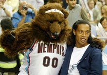 欧冠最年轻连续三场破门选手排行榜：卡尔力压姆巴佩...（欧冠连续三场破门最年轻球员榜：卡尔压过姆巴佩）