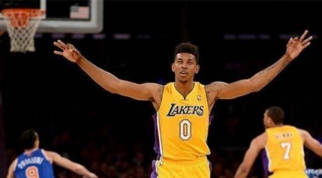 记者：吉乌今天飞往桑德兰，未来24小时内接受体检（记者：吉乌今日启程飞往桑德兰，预计24小时内接受体检）