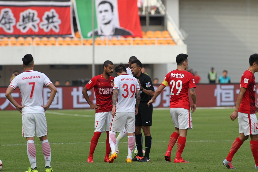 齐沃：“我不在意这场比赛的结果，我在意大家的态度...（齐沃：结果不重要，关键在于球队的态度）