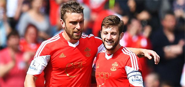 套娃，久保建英坐在涩谷的大久保建英像下握着一个小久保建英（涩谷套娃名场面：久保建英在自己巨像下手持迷你版自己）