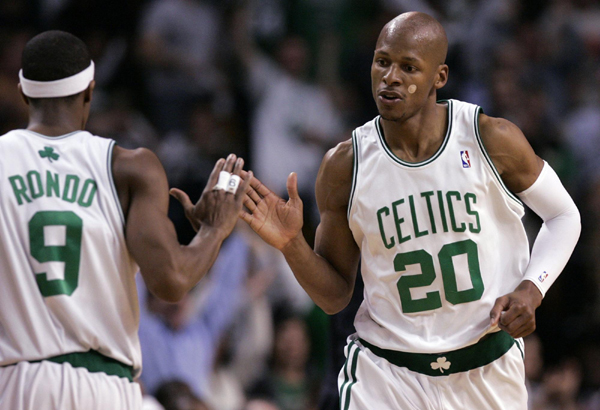 马克西54分加时救主！76人客场123-114击败雄鹿送其三连败（马克西轰下54分加时发威，76人客场123-114击退雄鹿，送对手三连败）